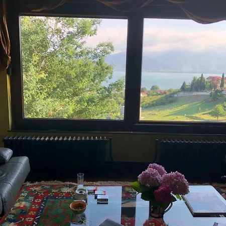 Overlooking The Sapanca Lake Tatil Evi
